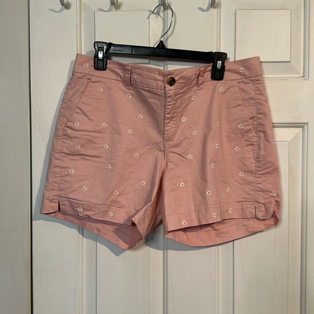Old Navy oink shorts with daisies size 12